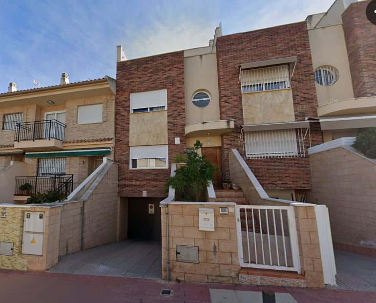 4-Vista fachada, desde calle Azucena, número 25